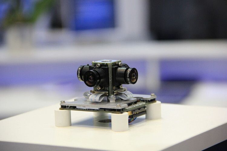 Die Mehrkopfkamera-Plattform von Vision Components nimmt mit vier Sensorköpfen 360°-Panoramabilder auf. (Bild: Schäfer)