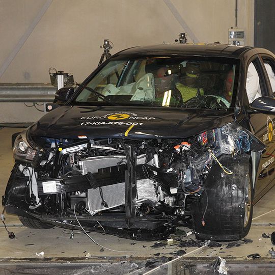 Die Prüforganisation NCAP hat mal wieder ein paar Autos gegen die Wand gefahren und die Crashsicherheit bewertet.(Bild:  NCAP)