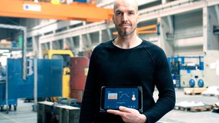 Mit einer Fernüberwachungslösung müssen Techniker nicht mehr an den Maschinen stehen, sondern können aus der Ferne den Gesundheitszustand der Anlagen beobachten.  (Bild: ©Stock57 - stock.adobe.com)