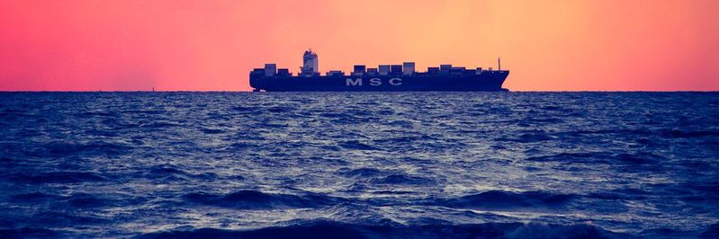 Statt die Verantwortung einem digitalen „Beiboot“ zu übertragen, kann man sich auch dazu entscheiden, mit dem ganzen Schiff gemeinsam Kurs auf die digitale Zukunft zu nehmen.(Bild:  gemeinfrei / Unsplash)