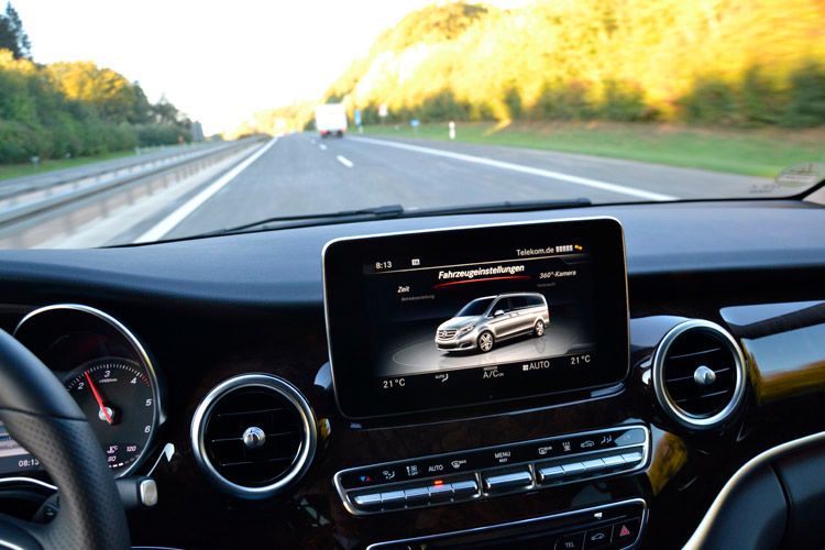 Jetzt noch einmal schnell alle Fahrzeugeinstellungen checken… (Foto: Michel)