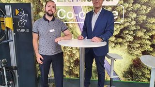 Der Vorstand mehrerer litauischer Wirtschaftsverbände, Giedrius Valuckas (r.) , gab uns Einblicke in die litauische Industrie aus erster Hand. (Bild: Gary Huck - VCG)