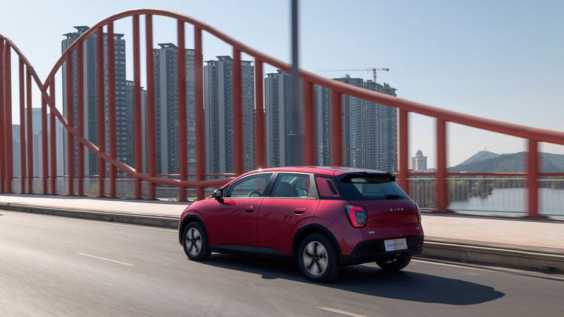 Bei einer ersten Proberunde in China wirkt die Lenkung etwas weich. (Bild: GAC)