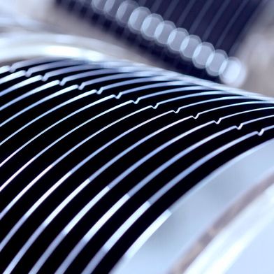 Siltronic aus München verarbeitet Siliziumwafer (Bild) zu Computerchips. Hier gibt das Unternehmen angesichts der hohen Nachfrage einen Einblick in seine Lage und eine kleine Prognose für das vor uns liegende Jahr ... (Bild: Siltronic)