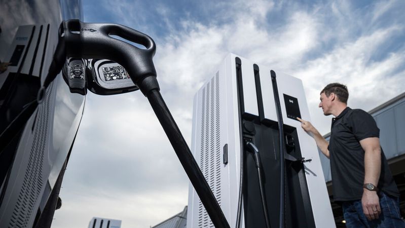 Unter den koreanischen Befragten fiel die Zustimmung für den Kauf eines E-Autos am höchsten aus.(Bild:  Mercedes Benz)