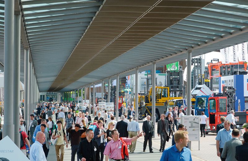 53.000 Besucher aus 65 Ländern kamen zur Cemat 2014. Dank hoher Besucherqualität wurden Abschlüsse im Wert von mehr als 10 Mrd. Euro angebahnt. (Bild: Deutsche Messe)