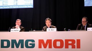 Pressekonferenz von DMG Mori am 2. Februar 2015 in Pfronten (v. l.): Dr. Rüder Kapitza, CEO DMG Mori AG, Dr. Masahiko Mori, CEO DMG Mori Seiki Company Ltd., und Christian Thönes, Vorstand für Produktentwicklung, Produktion und Technologie DMG Mori Seiki AG. (Bild: Anne Richter, SMM)