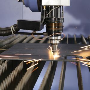 Bild 1: Ein neuer Ritzel-Zahnstangenantrieb sorgt in der Laserschneidanlage für eine maximale Lineargeschwindigkeit von 110 m/min.