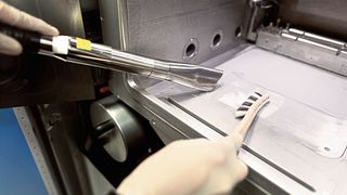 Beim selektiven Laserschmelzen (SLM) wird Metallpulver freigesetzt, das abgesaugt werden muss. (Bild: Ruwac Industriesauger)