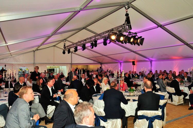 Das Festezelt war beim Branchenabend gut gefüllt. (Zietz/»kfz-betrieb«)