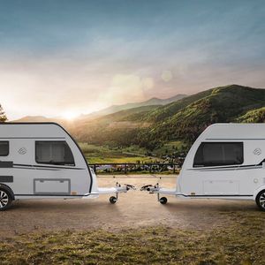 Der Hersteller präsentiert neue „E-Power“-Modelle in den Caravan-Baureihen „Sport“ und „Südwind“.(Bild:  Bildagentur Thurner)