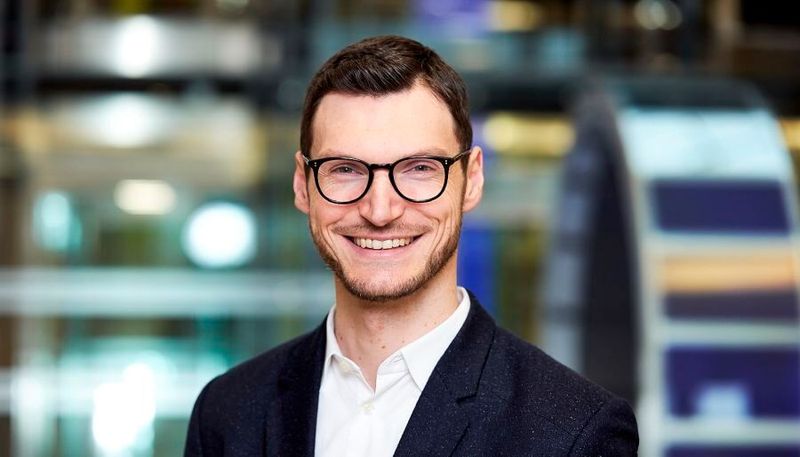 Gerrit Kazmaier, President Product and Technology bei Workday, erläutert die Deutschland-Ergebnisse der aktuellen Workday-Studie zur KI-Nutzung in Unternehmen.(Bild:  Workday)