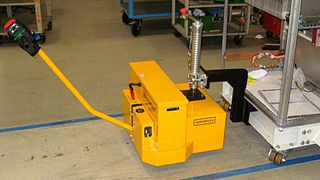 Den elektrischen Gehschlepper Supermover gibt es in den drei Ausführungen Standard, Mini und Maxi.  Bild: W. Körner (Archiv: Vogel Business Media)