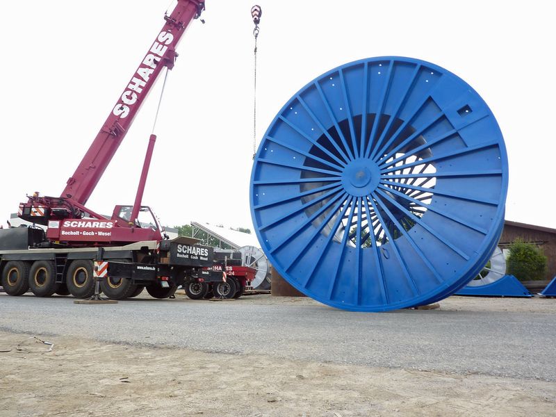 Eine der drei riesigen Kabeltrommeln. (Bild: Borkener Kistenfabrik/HPE)