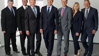 Die neue Geschäftsleitung von Reiff Elastomertechnik; v.l.n.r.: Richard Miess, Daniel Komenda, Hubert Terhaar, Jan Beutnagel, Klaus Milde, Angelika Lyulina, Horst Schäfer. (Foto: Reiff Elastomertechnik)