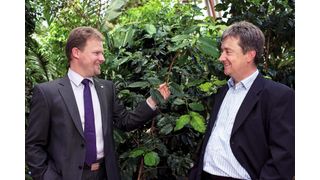 Freuen sich über die erfolgreiche Umsetzung des gemeinsamen Projekts: Dr. Lars Frye (l.) und Wolfgang Korzeniewski  (Bayer Technology Services)