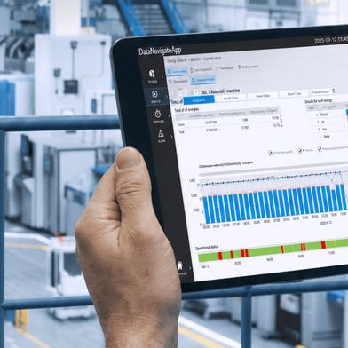 Produktionsdaten auf einen Blick: Die DataNavigateApp liefert Echtzeit-Einblicke in Maschinenperformance, Energieeffizienz und Anlagenverfügbarkeit direkt im Webbrowser. (Bild: Mitsubishi Electric)