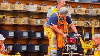 Die Mitarbeiter- und Kommunikations-App von Beekeeper nutzen hauptsächlich gewerbliche Mitarbeiter, die normalerweise nicht von einem Laptop aus am Schreibtisch arbeiten. (Bild: gemeinfrei© Michael Gaida)