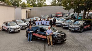 Die Schneider-Gruppe stellt dem Chemnitzer Basketball-Team Niners 20 neue Renault-Fahrzeuge zur Verfügung. (Bild: www.markusesche.com)