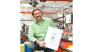 Der Betriebsleiter Schwank GmbH, Marc Kirwald, freut sich nicht nur über die Auszeichnung. 47.000 Euro Einsparungen kann er wieder für die Investition in neue Anlagen und Arbeitsplätze nutzen. (Bild: Schwank)