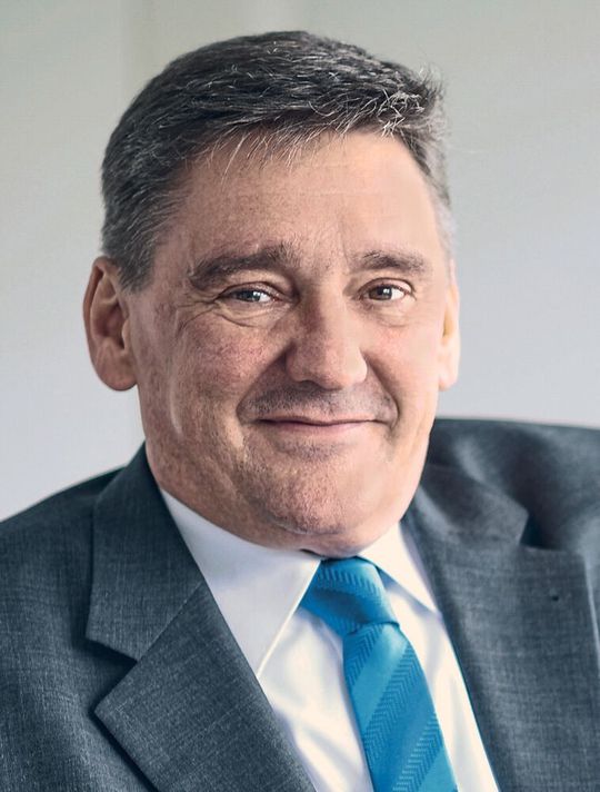 Norbert Ludwig, Geschäftsführer bei der Aerotech GmbH in Fürth, über den bevorstehenden Messeauftritt: «Auf der Laser – World of Photonics finden alle führenden Hersteller aus der ganzen Welt in München zusammen. Für uns ist es die wichtigste Veranstaltung im Photonik-Umfeld überhaupt, um unsere Positionier- und Lasersysteme für die industrielle Fertigung einem breiten Fachpublikum zu präsentieren.» Norbert Ludwig, Geschäftsführer bei der Aerotech GmbH in Fürth, über den bevorstehenden Messeauftritt: «Auf der Laser – World of Photonics finden alle führenden Hersteller aus der ganzen Welt in München zusammen. Für uns ist es die wichtigste Veranstaltung im Photonik-Umfeld überhaupt, um unsere Positionier- und Lasersysteme für die industrielle Fertigung einem breiten Fachpublikum zu präsentieren.»