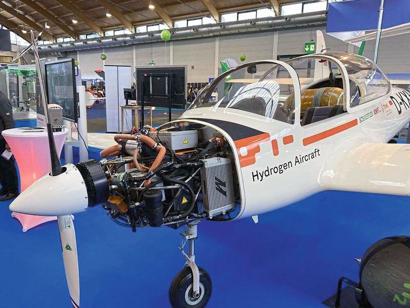 Die Taifun 17 H₂ besitzt eine Spannweite von 17 Metern und erreicht eine Reisegeschwin-digkeit von 205 km/h.  (Bild: HWS/Johannes Paulus)