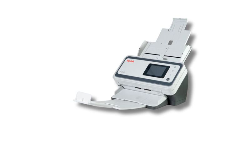 Der automatische Vorlageneinzug der N2000-Serie fasst bis zu 100 Blatt im A4-Format. Das SurePath-Papierhandling mit Ultraschall-Sensoren ermöglicht bei Doppeleinzügen eine interaktive Fehlerbehebung direkt am Scanner.  (Bild: Kodak Alaris)