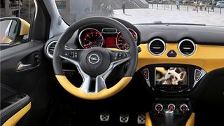 Die Innenraumoberflächen im Opel Adam kommen von Benecke-Kaliko und sind durch den Einsatz von elastischen Polymeren unempfindlich gegenüber Kratzern. (Foto: ContiTech)
