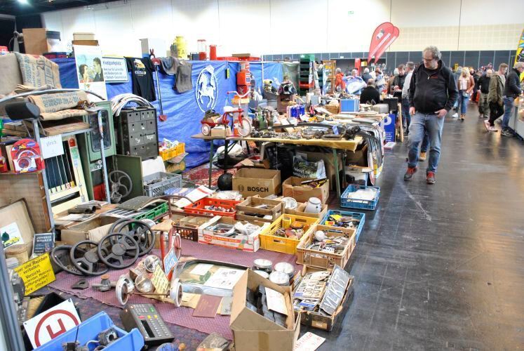 Eine der Stärken von Bremen: Trotz Internet ist das Angebot an Ersatzteilen auf der Messe auch heute noch verdammt groß. (Dominsky/»kfz-betrieb«)