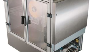 Mit dem AP182 ist die dreiseitige Palettenetikettierung ohne Schutzzaun möglich. (Bluhm Systeme)