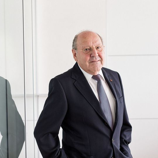 Wilfried Ensinger, who established the family-run plastics processing Ensinger group, passed away on 23 May at the age of 87. Wilfried Ensinger, who established the family-run plastics processing Ensinger group, passed away on 23 May at the age of 87.