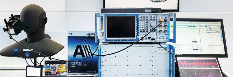 Testaufbau für VoNR: Um die Sprachqualität über das 5G-Netz zu untersuchen, bietet Rohde & Schwarz zusammen mit Head Acoustics eine Testumgebung.