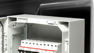 Optimierte Spritzgussformen sollen kostengünstige Lösungen auch für extreme Einbausituationen ermöglichen; Starkregen eingeschlossen. (Bild: Fibox)