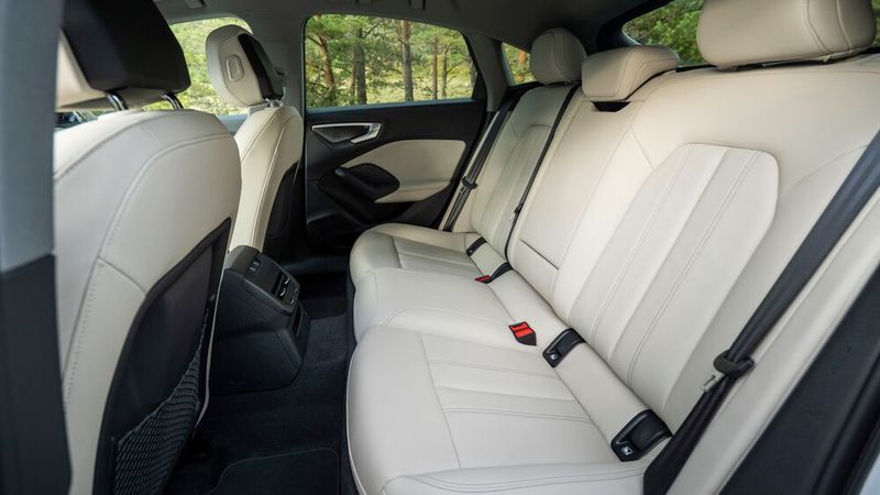 Auch im Fond der Limousine lässt es sich aushalten. (Bild: Audi)