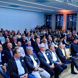 Das  Konzept geht auf – ein voller Saal und Verbandsmitglieder, die die Gelegenheit alle zwei Jahre im Herbst nutzen, um Informationen zu bekommen und miteinander ins Gespräch zu kommen.(Bild:  VCG – Zietz)