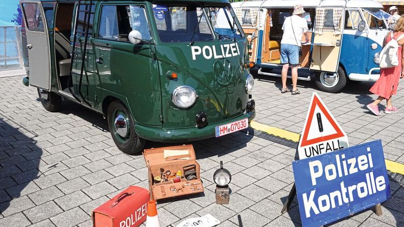 Dass etliche Bullis ein (erstes) Leben als „Arbeitstiere“ fristeten, ist kein Geheimnis – schön, wenn solche Originale erhalten geblieben sind. (Bild: Dominsky – VCG)