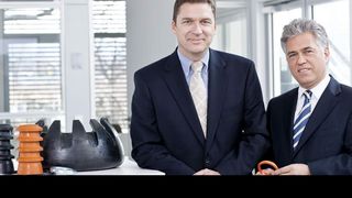 Claus Möhlenkamp (links), Vorsitzender der Geschäftsleitung des OASIC-Mitgesellschafters Freudenberg Dichtungs- und Schwingungstechnik, und Stephan Kletschke, OASIC-Geschäftsführer. (Archiv: Vogel Business Media)