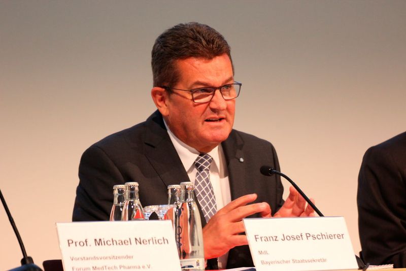 Franz Joseph Pschierer, Bayerischer Staatssekretär für Wirtschaft und Medien, Energie und Technologie: „Zu den zahlreichen sehr erfolgreichen Veranstaltungen, die aus diesem Netzwerk heraus bislang organisiert wurden, kommt jetzt ein echtes Schmankerl hinzu: Hier in Nürnberg wollen wir ab dem kommenden Jahr eine Fachmesse für Medizintechnik etablieren.“ (Reinhardt / Devicemed)