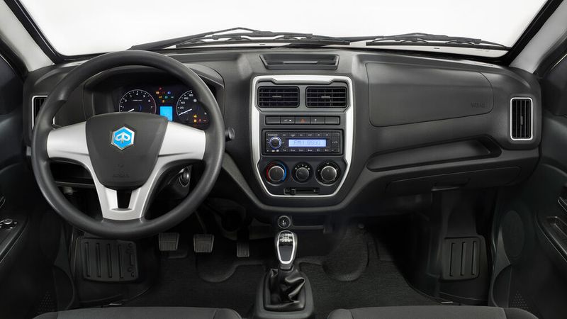 Die Fahrerkabine wirkt aufgeräumt und funktional. (Bild: Piaggio)