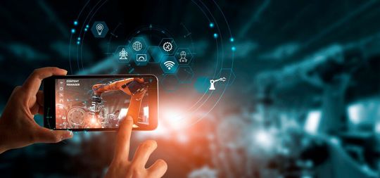 Ausgehend von den Anforderungen der Kunden an die Funktionen und Daten, muss der Content so entwickelt werden, dass er in den Funktionen der digitalen Plattform verwendet werden kann.(Bild:  iStock.com/©ipopba)