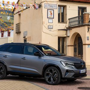 Der Benziner bekommt elektrische Unterstützung als Voll- oder Mild-Hybrid.(Bild:  Renault)