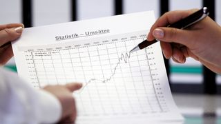 Agiert der Servicetechniker auch als Servicevermittler, kann er Potenziale zur Umsatz- und Ertragssteigerung des Unternehmens heben.  (Bild: Marko Greitschus/Pixelio.de)