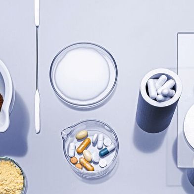 Abb.1: Fließverhalten von Pulvern und Auflösegeschwindigkeit von Tabletten lassen sich über Dichtemessungen charakterisieren. Wie das gelingt, lesen Sie hier. (Bild: Anton Paar GmbH)