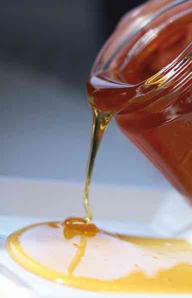 Honig besteht aus pflanzlichem Nektar, tierischem Honigtau und den Stoffen, die Bienen bei der Honigbereitung zusetzen. (Bild: Siemens)