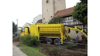 Saugbagger im Einsatz bei einer Baumsanierung  (Bild: HAWE Hydraulik)