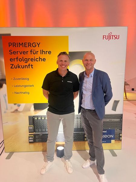 Christoph Lang (l.) und Frank Lohmann (beide Fujitsu) sind mit Primergy-Servern gut gerüstet. (Bild: Vogel IT-Medien GmbH)