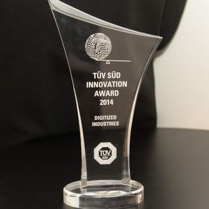 Die Synapticon GmbH hat als erstes Unternehmen den TÜV SÜD Innovation Awards for Digitized Industries erhalten.