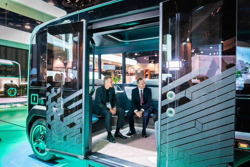 Die Benteler-Tochter Holon hat ihren People Mover erfolgreich auf der CES in Las Vegas präsentiert. Die Benteler-Tochter Holon hat ihren People Mover erfolgreich auf der CES in Las Vegas präsentiert.