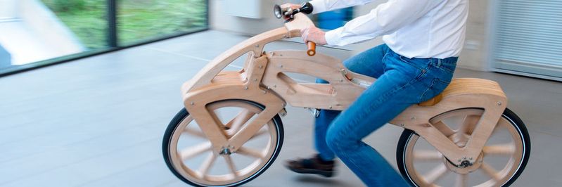 Am 12. Juni 2017 feiert die erste Radtour ihren 200. Geburtstag. Aus diesem Anlass fasste Holger Hermanns, Professor für Informatik an der Universität des Saarlandes den Entschluss, das Laufrad des Karl von Drais nachzubauen und es dabei gleich mit einem Elektroantrieb auszustatten.(Bild:  Oliver Dietze / Uni des Saarlandes)