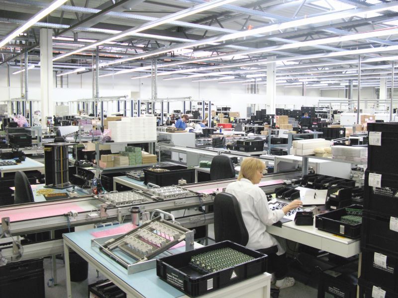 Produktionshalle: Hier werden SMD- und THT-Baugruppen hergestellt. (Göpel electronic)